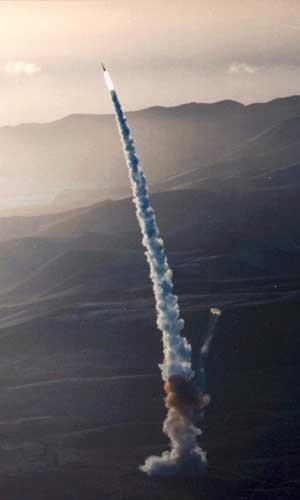 ▲  발사시험 장면. 사정거리 1만3,000km인 대륙간탄도탄이다.