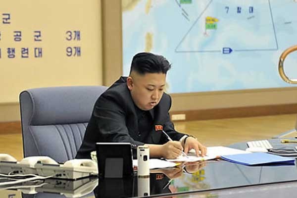 ▲ "오바마 대통령 전화는 언제 올까…." 김정은이 오바마 美대통령의 [전화]를 기다리고 있다고 한다. 정은이가 뭔가 단단히 착각하고 있는 모양이다.