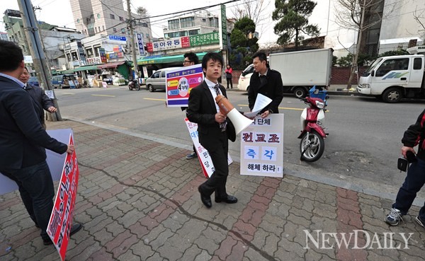 ▲ 규탄집회에 참석한 백요셉 ⓒ 정상윤