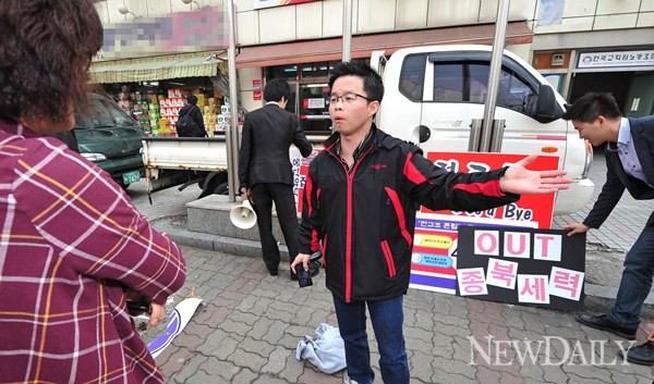 ▲ 김정은 화형식 퍼포먼스 ⓒ 정상윤