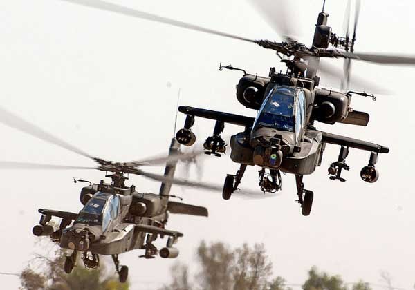 ▲ 주한미군에도 1개 대대가 배치된 AH-64D 롱보우 아파치 공격헬기. 유사시 북한 공기부양정 [사냥]을 하게 된다.
