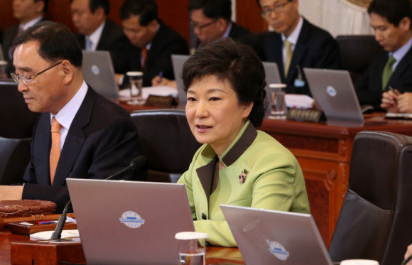 ▲ 박근혜 대통령은 9일 “그동안 멀쩡하게 잘 돌아가던 개성공단을 북한이 어제 조업을 잠정중단 시키겠다고 한 것은 매우 실망스럽다”고 말했다. ⓒ 뉴데일리(청와대제공)