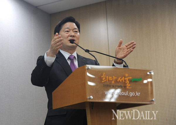 ▲ 9일 오전 서울시청 기자실을 찾은 최창식 중구청장.ⓒ중구청 제공