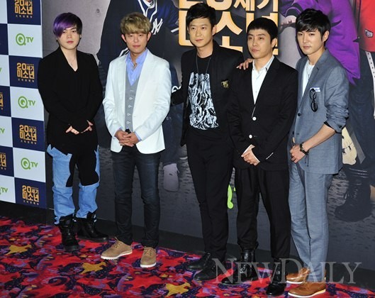 ▲ 문희준, 토니, 천명훈, 은지원, 데니가 뭉쳐 만든 '핫젝갓알지'