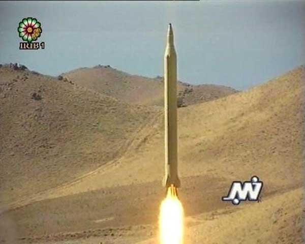▲ '김정은 미사일 쇼'에 출연하는 '노동' 미사일의 이란 버전. 이란에서는 노동 미사일을 '샤하브 3'라고 부른다.