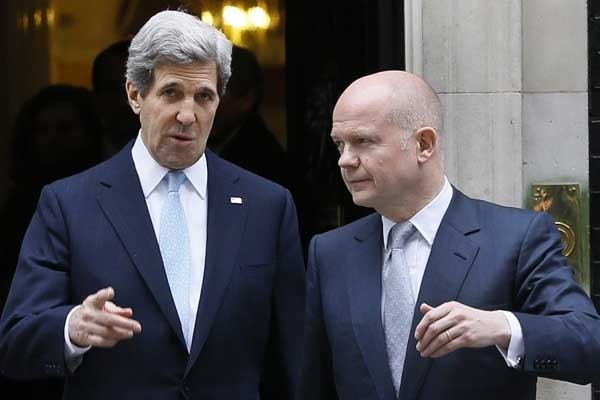 ▲ 지난 10일부터 영국 런던에서 열리고 있는 'G8 외교장관 회담'에서 만난 존 케리 美국무장관과 윌리엄 헤이그 英외무장관. 여기서도 '정은이 미사일 장난'이 화제였다고 한다.