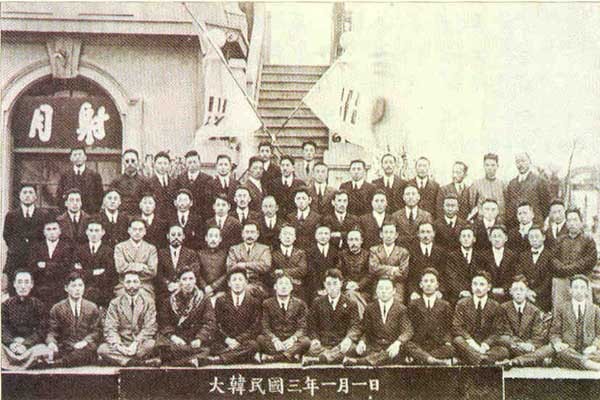 ▲ 대한민국 임시정부 수립 3년째 신년회 기념사진.