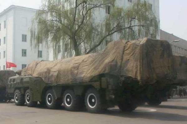 ▲ 북한 '노동' 미사일 발사용 이동차량(TEL). 외국인이 찍은 사진이다.
