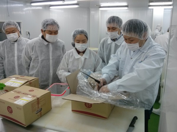 ▲ ▲서울시가 지난 3월6일부터 21일까지 실시한 학교급식 축산물 납품업체 특별점검 모습. ⓒ 서울시 제공