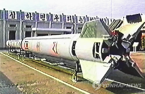 ▲ 북한 대포동 추정 미사일. 북한이 지난 1999년 TV에 공개한 대포동 미사일로 알려진 2단식 미사일.ⓒ 연합뉴스