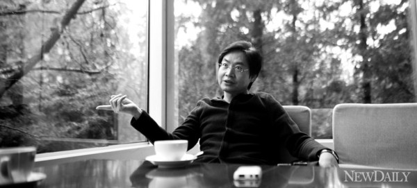 ▲ 지난해 연말 베를린으로 떠나기전 와 만나 베토벤 9번 교향곡에 대한 자신의 생각을 밝히고 있는 박성준 지휘자.ⓒ