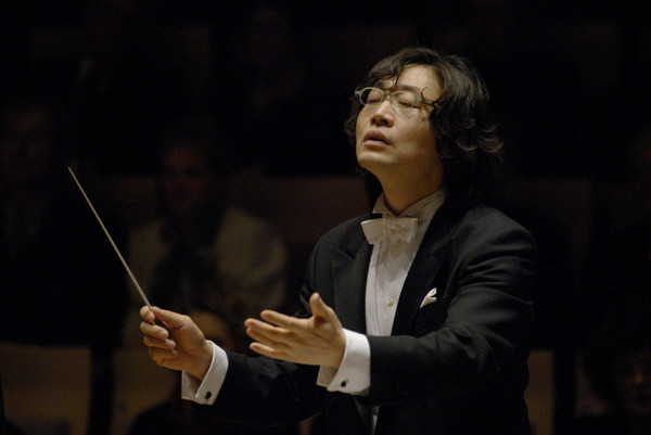 ▲ 2006년 '꿈의 무대' '베를린 필하모니'에서 열린 모차르트 탄생 250주년 기념 음악회서 지휘하는 박성준. 이때에는 메인홀이 아니라 챔버홀이었다.ⓒ