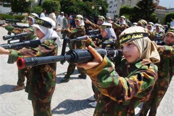 ▲ 어린이에게까지 '지하드(성전)'을 가르치는 이슬람 테러조직들. 김정은 패거리의 '주체사상'과 통하는 데가 많다.