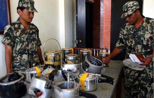 ▲ 2003년 말레이시아 정보당국이 테러조직을 급습해 압수한 '압력밥솥 폭탄'. 보기에는 허술하지만 이번 보스턴 폭탄테러처럼 큰 인명피해를 낼 수 있다.