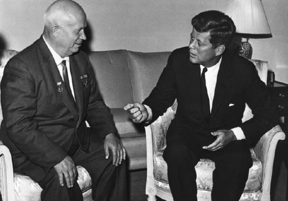 ▲ 쿠바 미사일 위기 1년전 오스트리아 수도 빈에서 만난 후르시쵸프 소련수상과 케네디 미국대통령.