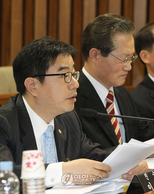 ▲ 이헌 변호사(맨 왼쪽, 시민과 함께하는 변호사들 공동대표).ⓒ 연합뉴스