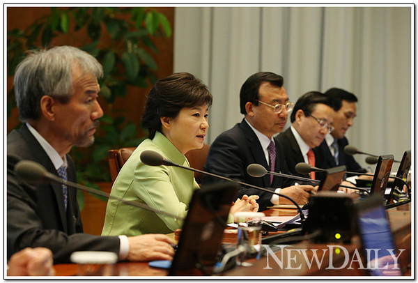 ▲ 박근혜 대통령이 22일 청와대에서 수석비서관 회의를 주재하고 있다. ⓒ 뉴데일리