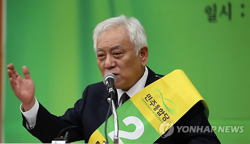 ▲ 민주통합당 당대표 선거에 출마한 김한길 후보가 17일 세종시 홍익대학교 국제연수원에서 열린 당대표·최고위원 선출 합동연설회에 참가해 연설하는 모습. ⓒ연합뉴스