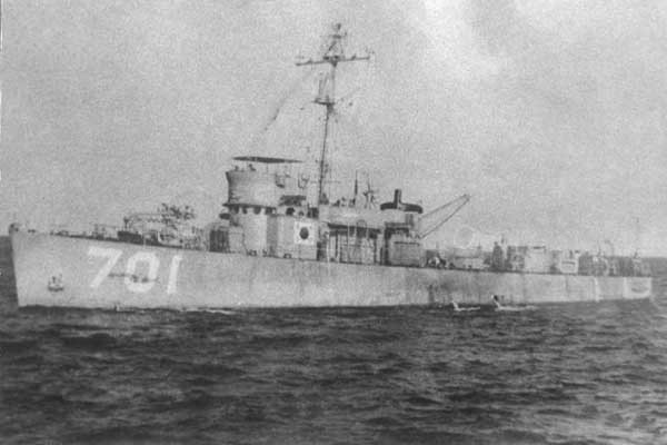 ▲ 우리 해군의 첫 전투함 '백두산'함. 당시 손원일 제독과 해군 가족들이 모금해 구입한 배다.