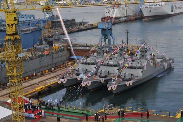 ▲ 부산 영도 한진중공업 도크에서 진수식을 기다리는 김창학함, 박동진함, 한문식함.