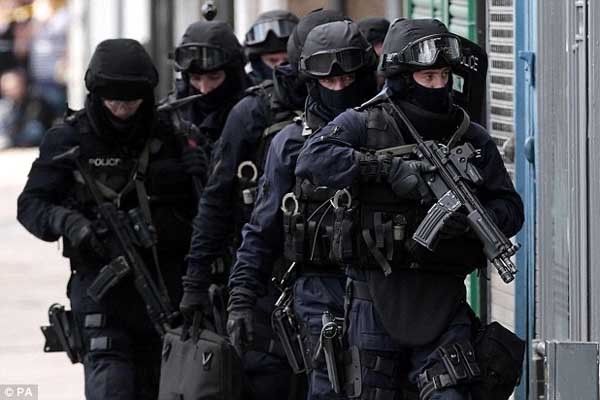▲ 영국 런던경찰청 예하 특수부서 중 하나의 모습. 중무장을 할 수 있는 경찰은 그리 많지 않다고 한다.