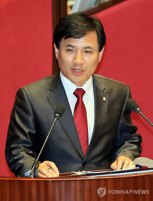 ▲ 김진태 새누리당 의원이 25일 국회 본회의장에서 정치·외교·통일·안보 분야 대정부질문을 하고 있다. ⓒ연합뉴스