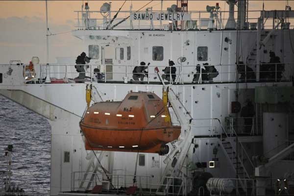 ▲ 2011년 1월 청해부대의 '삼호주얼리호' 구출작전 당시. 우리나라는 해적 퇴치에 열성적으로 참여하고 있다.