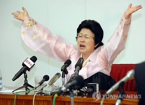 ▲ 재입북 탈북자 박정숙씨가 북한에서 기자회견하는 모습. ⓒ 연합뉴스DB