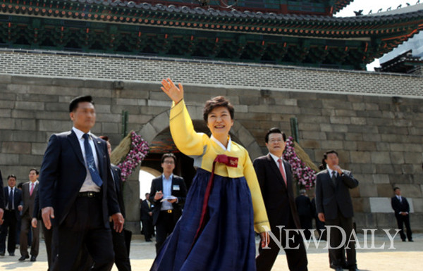 ▲ 박근혜 대통령은 5일부터 시작되는 방미기간 총 3차례 한복을 입을 계획이다. ⓒ 뉴데일리 (청와대 제공)