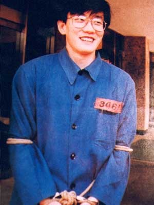 ▲ 1992년 MBC 노조파업 당시 주동자로 구속됐을 때의 손석희 교수. 이후 그의 이미지는 "깨끗하다" "정직하다" 등이었다.