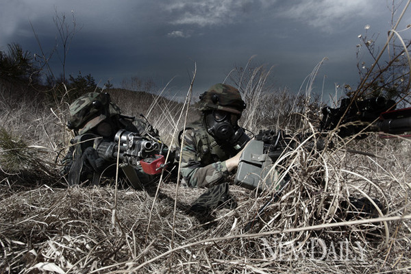 ▲ 군사훈련을 하고 있는 대한민국 육군 장병의 모습.ⓒ국방부 제공