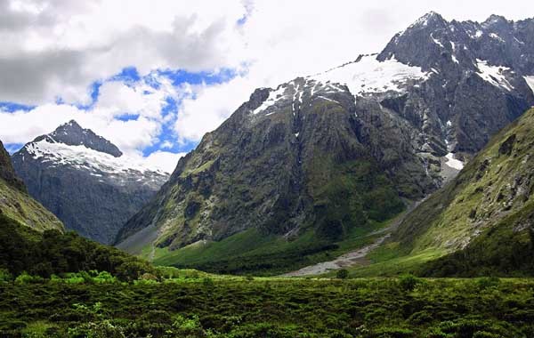 ▲ 뉴질랜드를 배경으로 한 바탕화면. 뉴질랜드는 멋진 풍경을 자랑하는 나라 중 하나다.