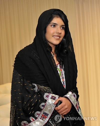 ▲ 수술 전 잘린 코를 임시적으로 보정한 아이샤의 모습. ⓒ연합뉴스