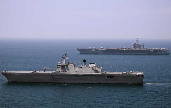 ▲ 한미일 연합해상훈련 당시 '독도'호과 함께 순항 중인 美항공모함 '조지 워싱턴'호..