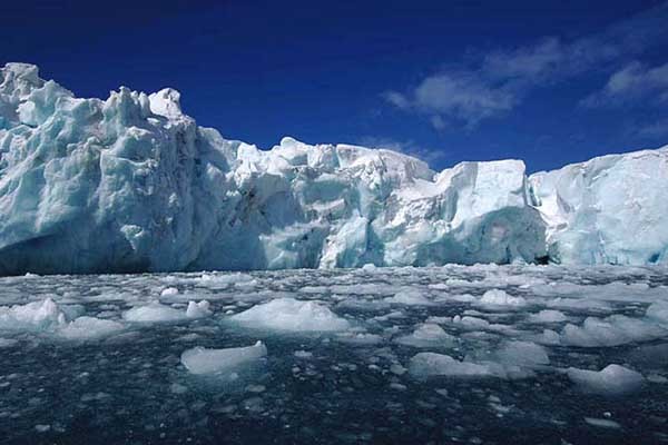 ▲ 북극권의 빙산. 앞으로 우리나라 상선들이 자주 보게 될지도 모른다.