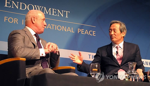 ▲ 정몽준 새누리당 의원이 4월9일(현지시간) 미국 워싱턴DC에서 카네기국제평화재단 주최로 열린 [2013 국제 핵 정책 콘퍼런스]에서 기조연설을 하고 있는 모습. ⓒ연합뉴스