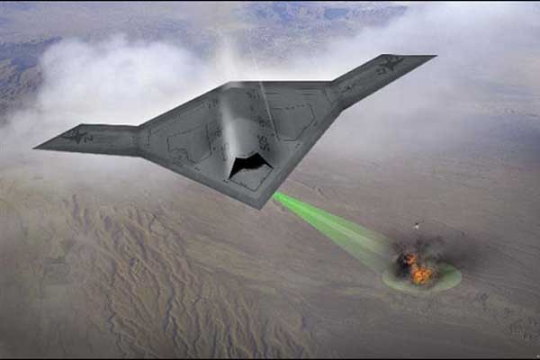 ▲ X-47B UCAS의 개발전략에는 지상공격용 레이저 무기 탑재계획도 포함돼 있다.