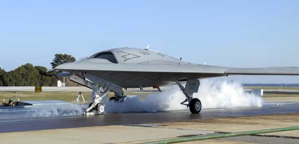 ▲ 지상에서 항공모함 이륙 테스트를 하는 X-47B UCAS.