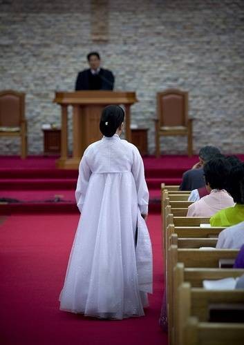 ▲ '사진으로 보는 북한 1편' 중 개신교의 모습(http://www.newfocus.co.kr/news/article.html?no=568)