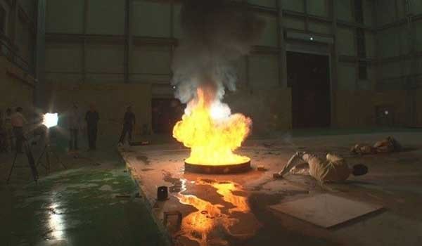 ▲ SBS 그것이 알고싶다 제작진이 전남여수 모녀화재 사건 상황을 실험하고 있다. [사진: SBS 홈페이지 캡쳐]