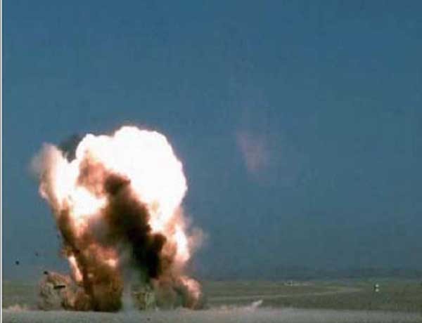 ▲ 스파이크 NLOS 미사일의 명중 장면. 명중률이 높고 가벼우며 다루기 쉽다는 점이 장점이다.