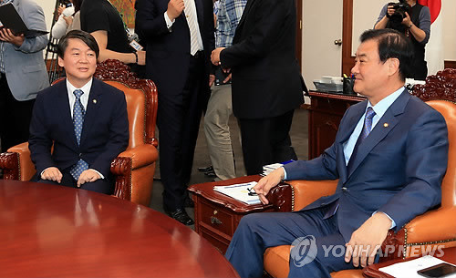 ▲ 무소속 안철수 의원이 상임위 배정 문제와 관련, 강창희 국회의장과 만나 정무위를 제외한 다른 상임위 배정을 요구하고 있다. ⓒ연합뉴스