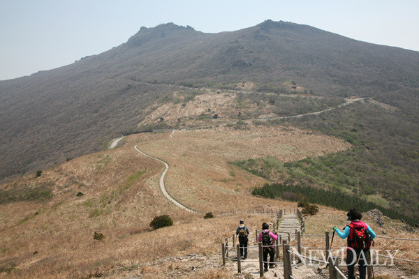 ▲ 장불재에서 천제단을 거처 증심사로 내려가는 하산 길