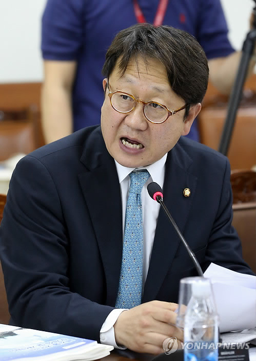 ▲ 갑(甲)-을(乙) 논란과 관련, 강력한 피해보상이 필요하다고 주장한 새누리당 이종훈 의원. ⓒ연합뉴스