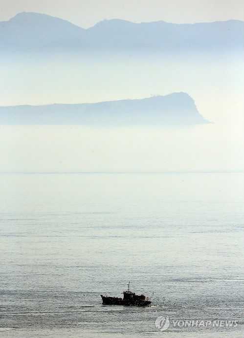 ▲ 중국이 국제사회의 대북제제에 동참한 것에 이어, 북한이 중국 어선 나포 및 선장 폭행 사건이 발생함에 따라 양국관계에 먹구름이 꼈다. 김정은의 특사가 어떻게 돌파구를 마련할지 귀추가 주목된다.