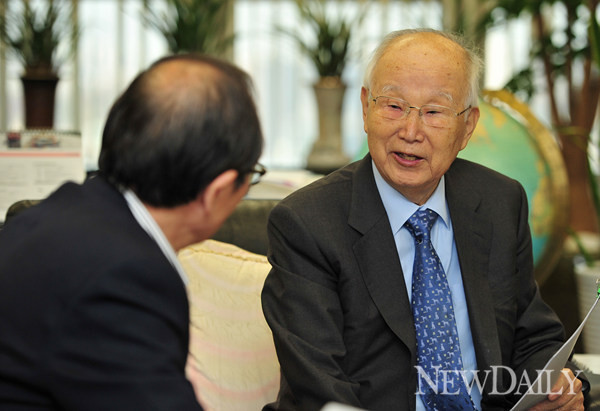 ▲ 생전에 '뉴데일리'와 인터뷰할 당시 故남덕우 前총리. 그는 말년에 대한민국 선진화를 위해 각고의 노력을 기울였다.