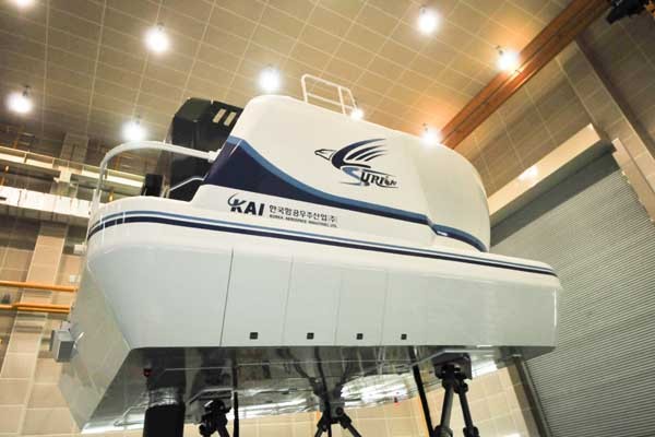 ▲ 수리온의 시뮬레이션 장비. 가격이 230억 원에 달한다. 다양한 조종환경을 설정해 훈련을 할 수 있다.