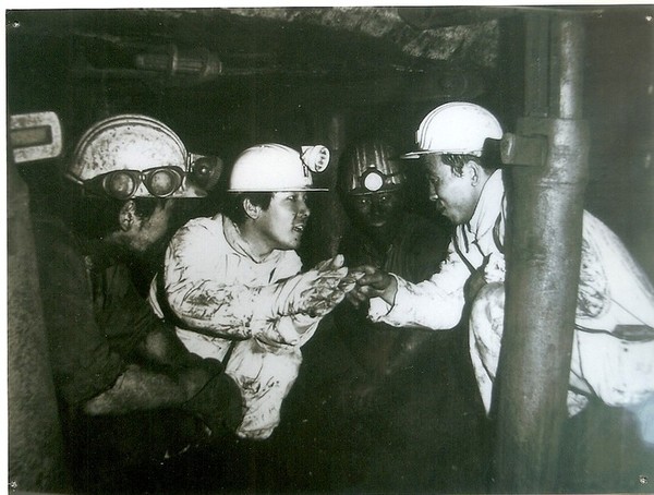 ▲ 1964년 독일 방문 일정 중 파독광부들을 찾은 박정희 전 대통령의 시찰 모습.ⓒ 사진 제공, 권이종 파독근로자기념관장