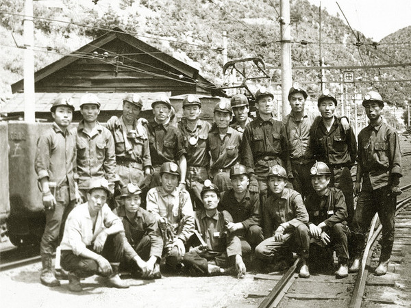 ▲ 파독광부들의 기념촬영.ⓒ 권이종 관장 제공.