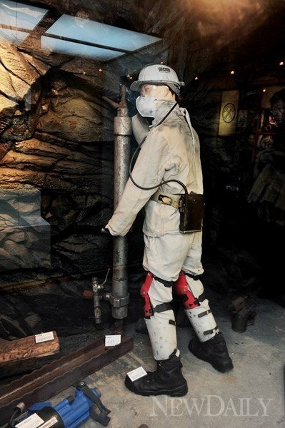 ▲ 기념관 지하 1층에는 당시 파독광부의 탄광 막장 작업현장을 그대로 재현한 공간이 관람객을 맞고 있다.ⓒ 뉴데일리 이종현 기자